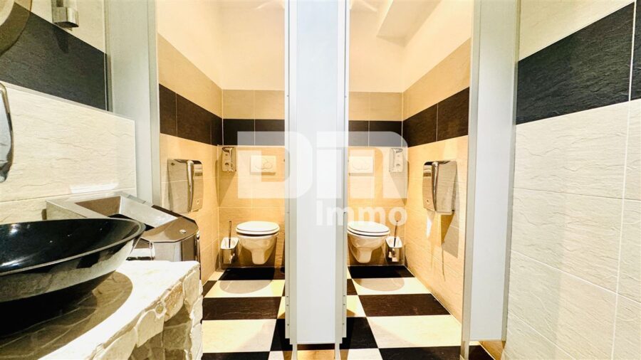 Wohn Gewerbe Ensemble mit 6 neuwertigen Apartments + Restaurant in Traumlage - EG Wcs Damen